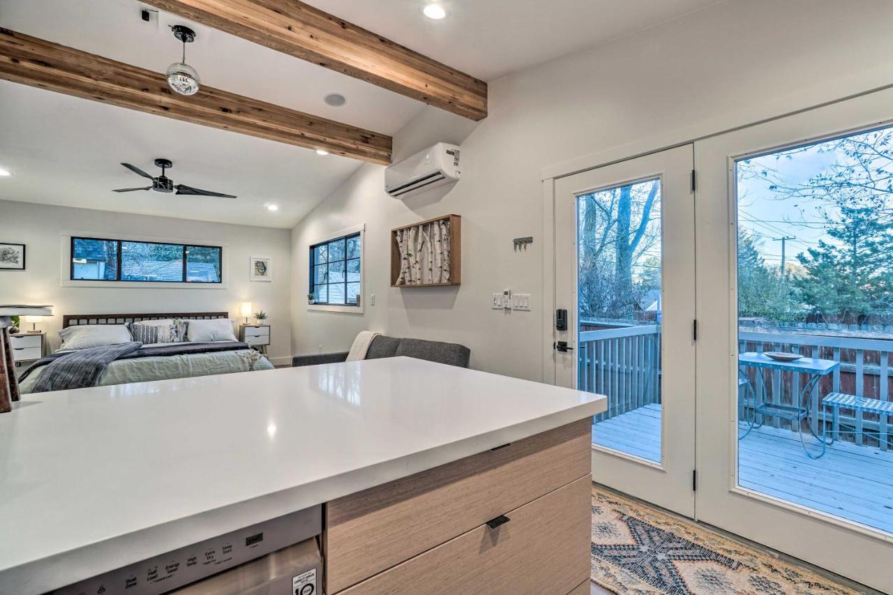 Cozy Flagstaff Studio With Patio - Near Dtwn! Exterior photo